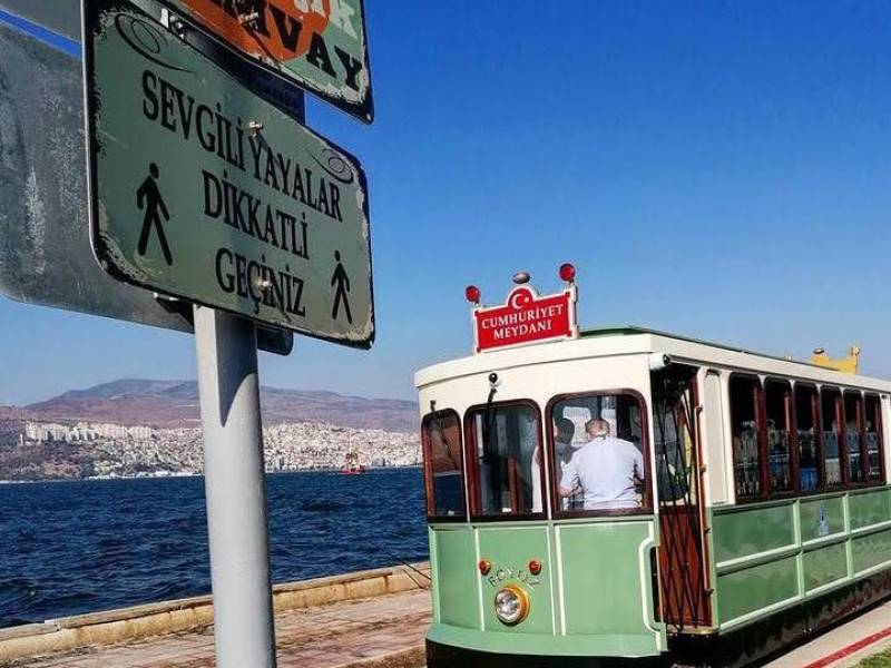 İzmir’in ilk nostaljik tramvayı 9 Eylül’de sefere başladı