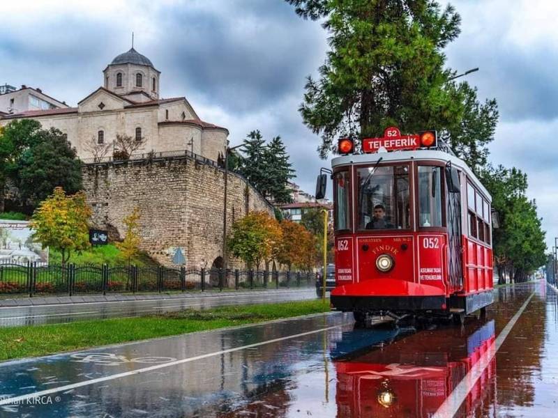 NOSTALGIC TRAM ATTRACTS CITIZENS' INTEREST
